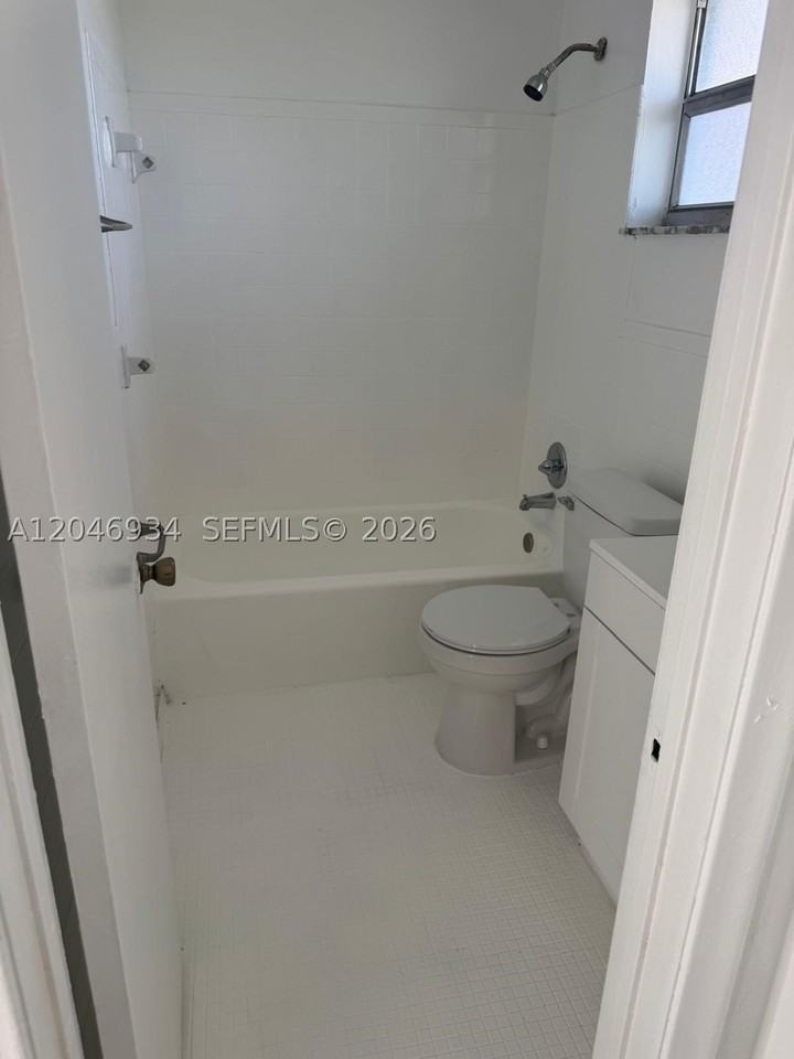 13725 Ne 6th Ave #402 - Photo 3 of 6