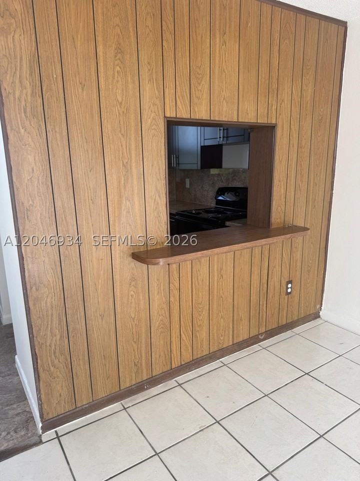 13725 Ne 6th Ave #402 - Photo 5 of 6