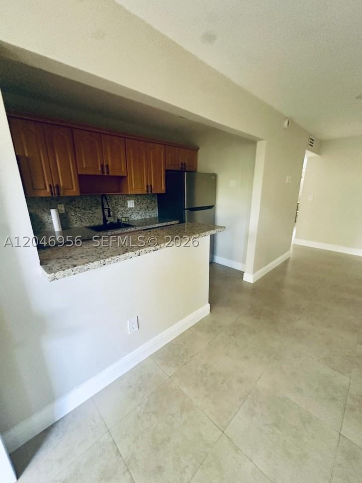 5839 Sw 74th Ter #104 - Photo 7 of 26