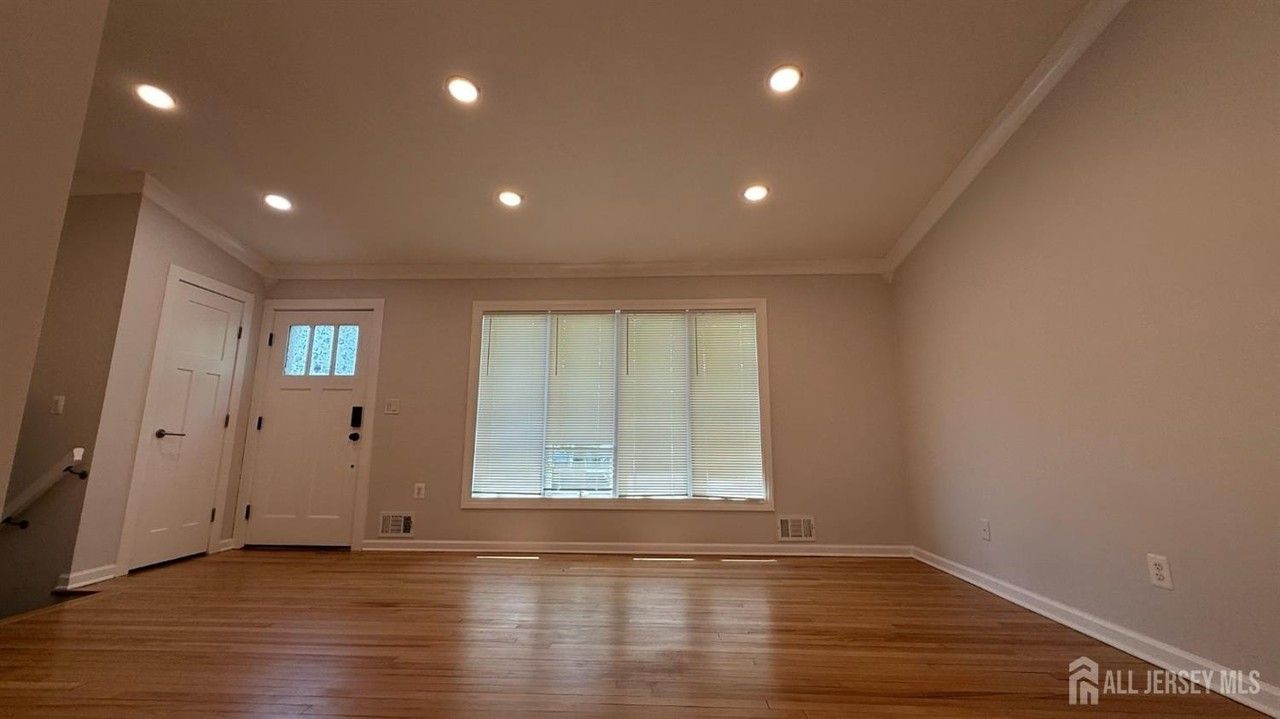 56 Grace Dr - Photo 4 of 23