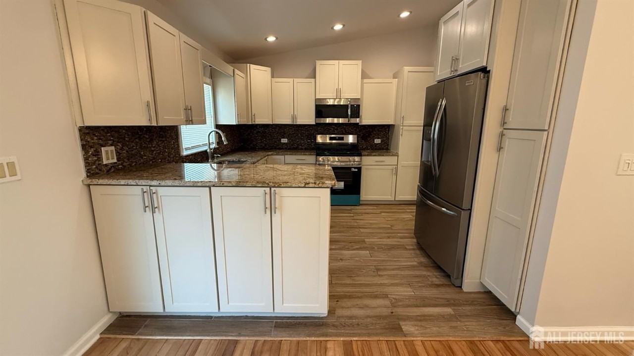56 Grace Dr - Photo 7 of 23