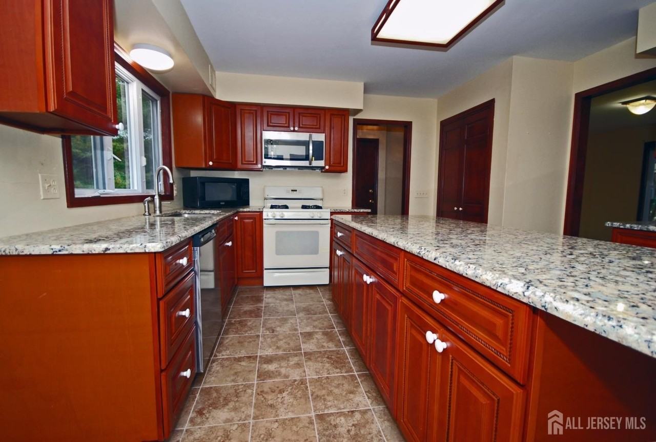 6 Heather Ln - Photo 7 of 29