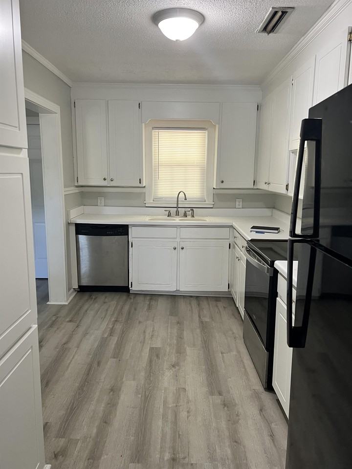401 Highland St - Photo 5 of 22