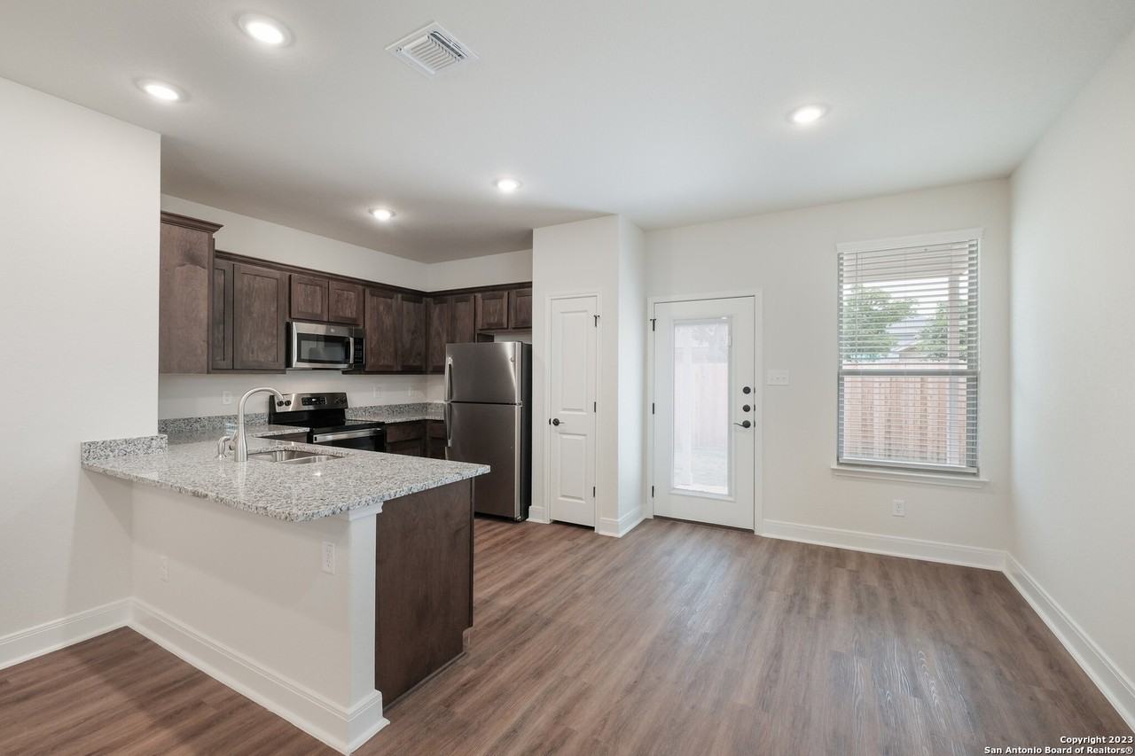 2507 Lynwood Bnd #101 - Photo 6 of 19
