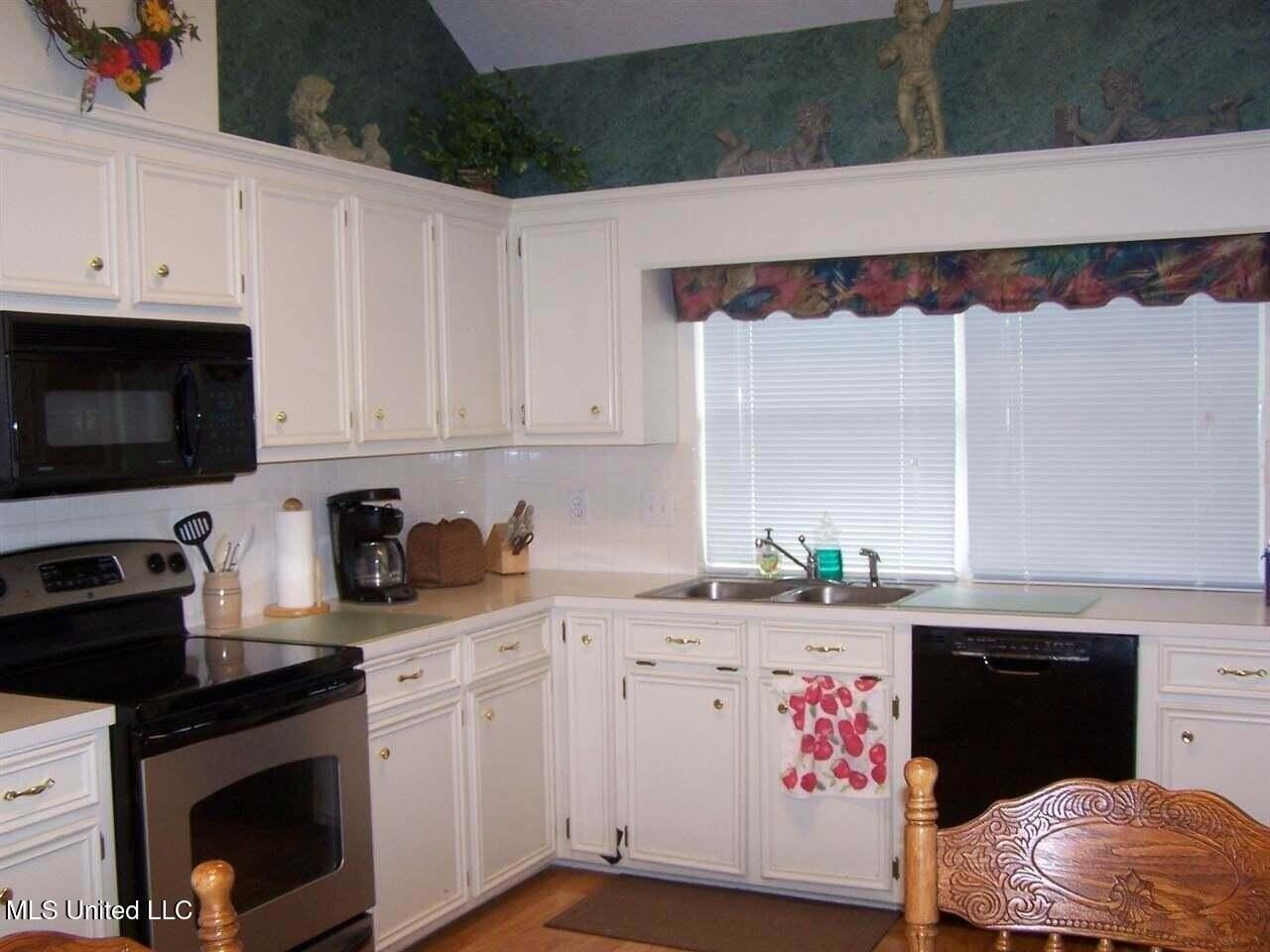 339 Cascades Cir E - Photo 2 of 6