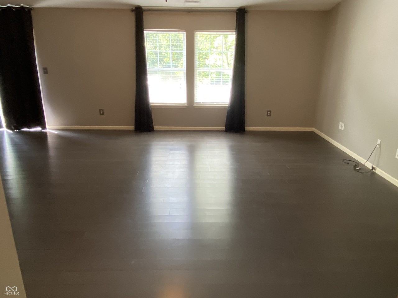 313 Tamarack Ct - Photo 2 of 18