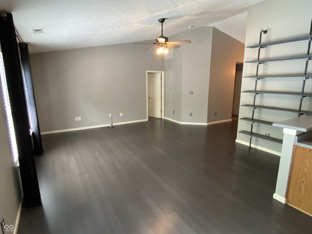 313 Tamarack Ct - Photo 3 of 18