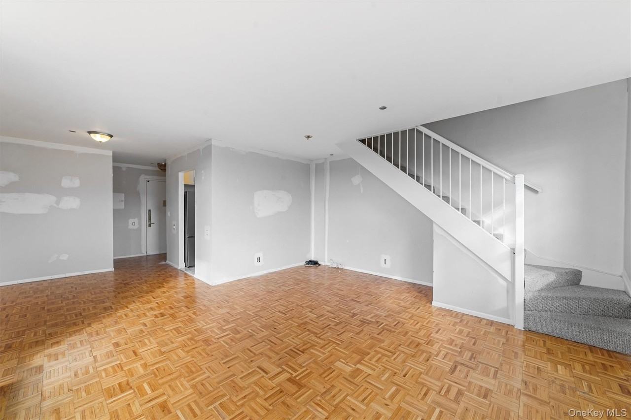 23 Water Grant St #8G - Photo 6 of 30