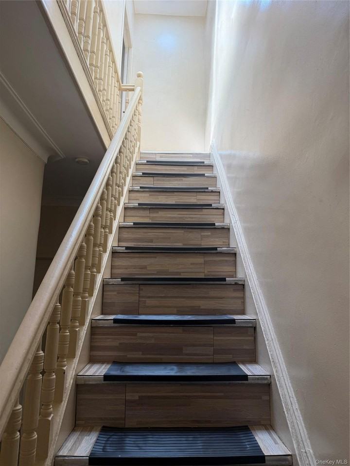 9136 Lefferts Blvd - Photo 2 of 12