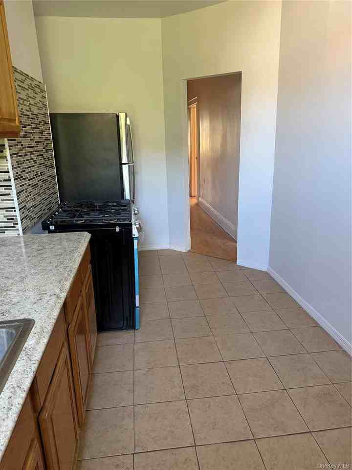 9136 Lefferts Blvd - Photo 4 of 12