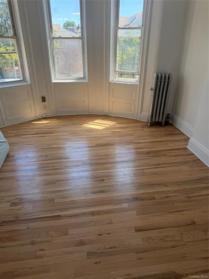 9136 Lefferts Blvd - Photo 5 of 12