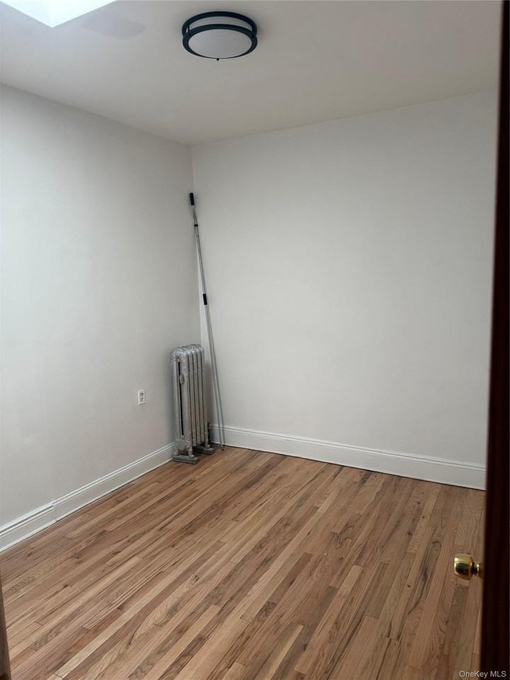 9136 Lefferts Blvd - Photo 6 of 12