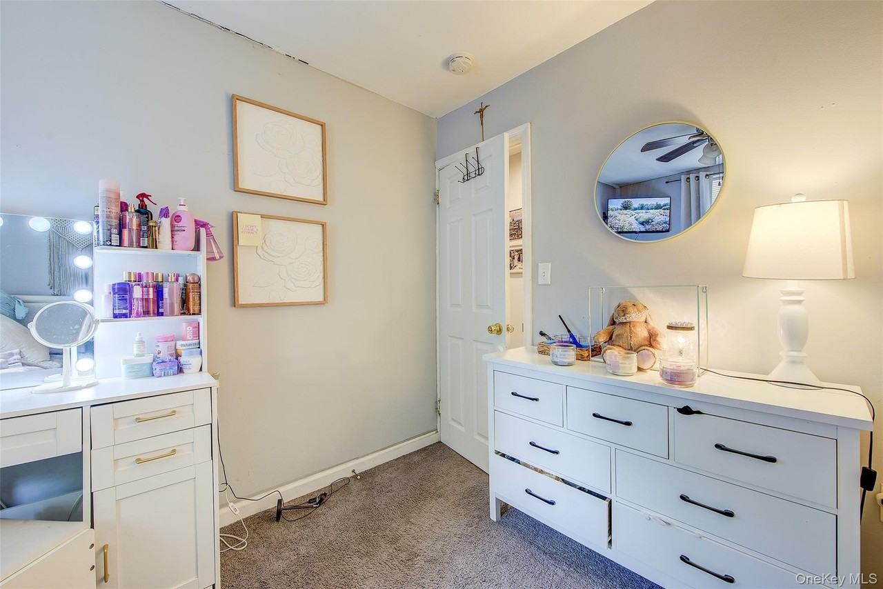8 Carl Pl #2 - Photo 2 of 27