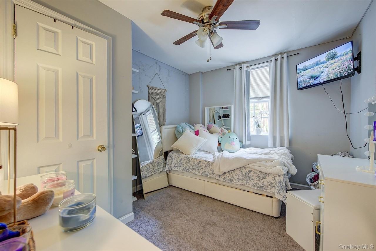 8 Carl Pl #2 - Photo 4 of 27