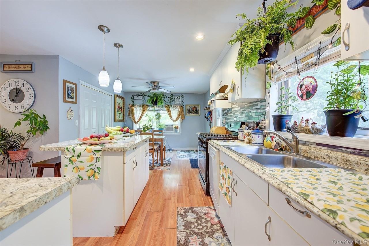 8 Carl Pl #2 - Photo 6 of 27