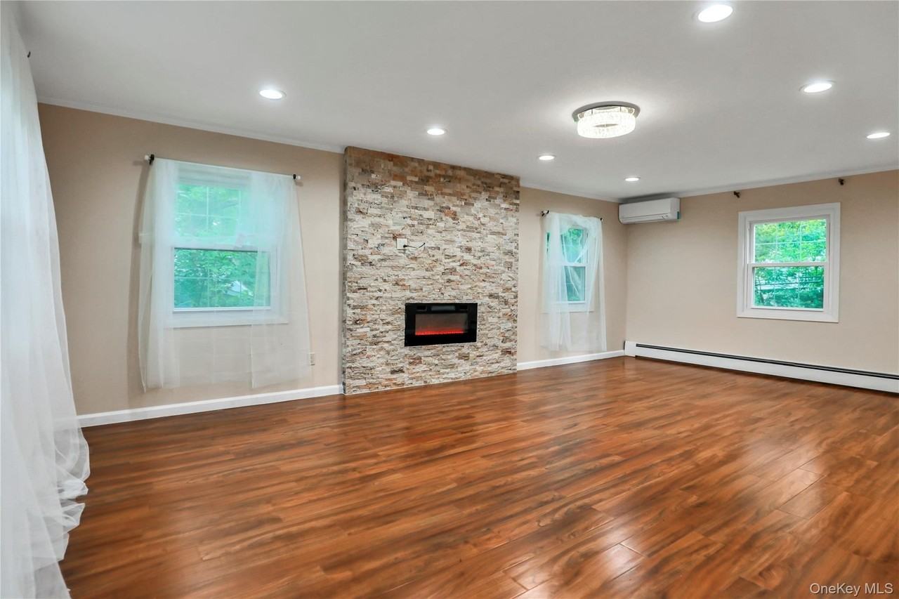 40 Seabrook Ln - Photo 2 of 14
