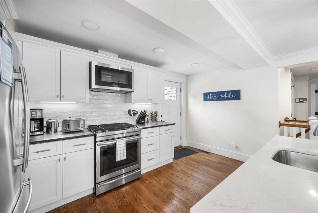 114 Moreland St #1 - Photo 4 of 18