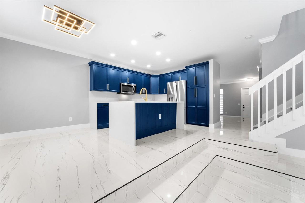 5233 Sw 155th Way - Photo 4 of 8