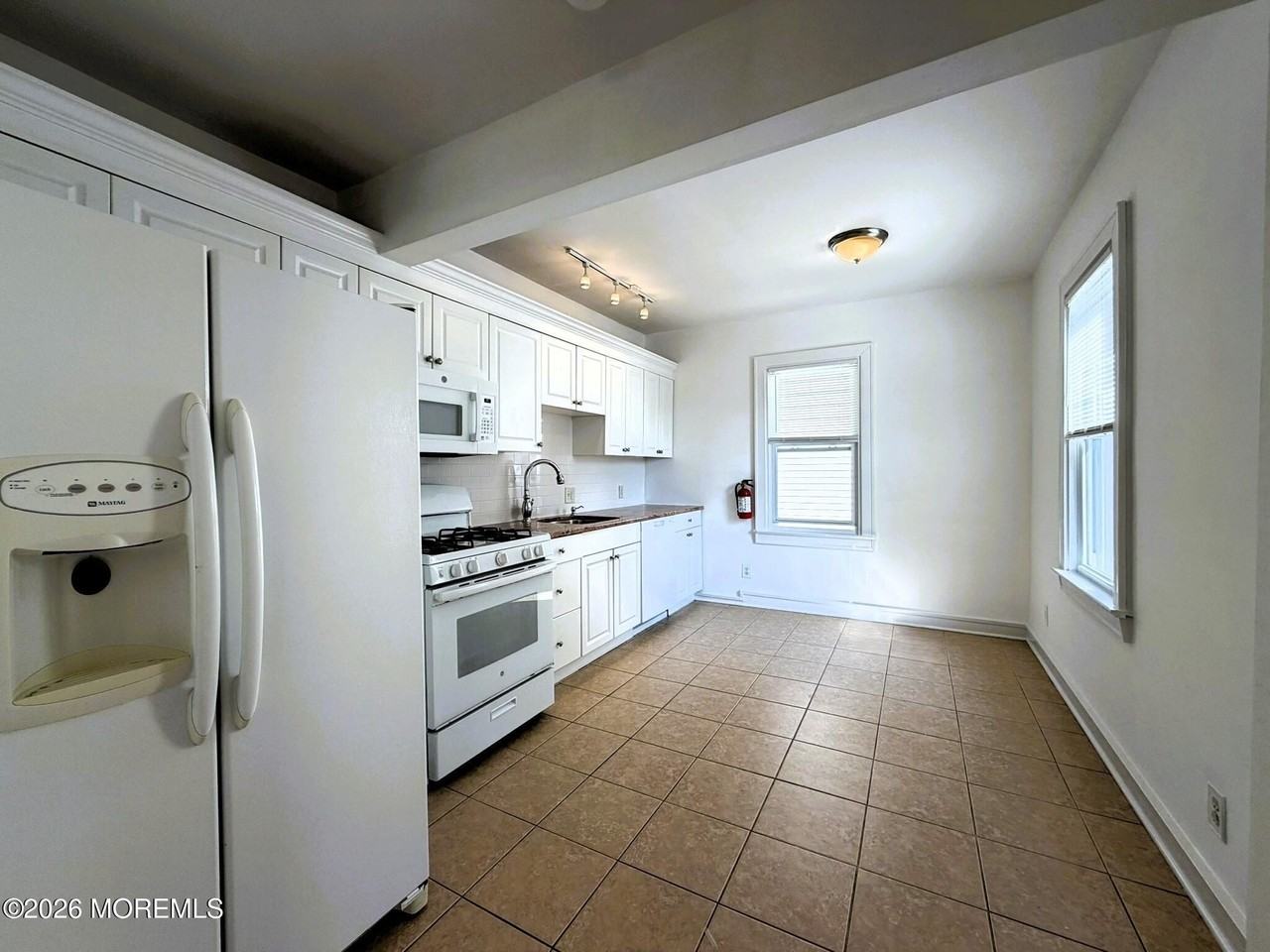 69 Dudley St - Photo 4 of 22