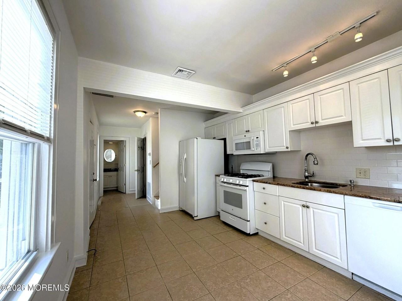 69 Dudley St - Photo 5 of 22