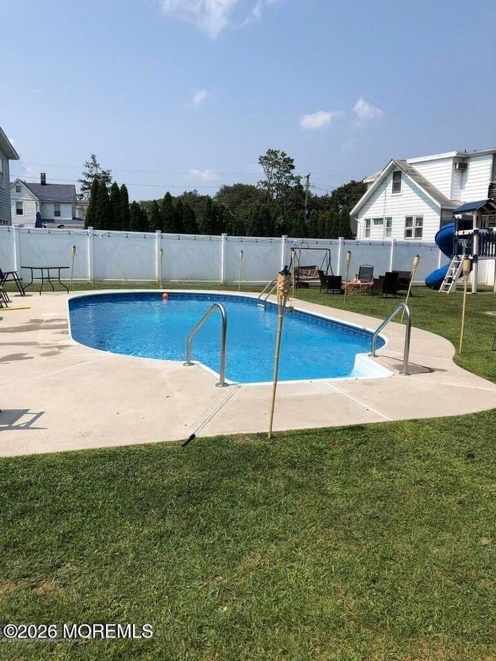 317 Roosevelt Ave - Photo 2 of 8