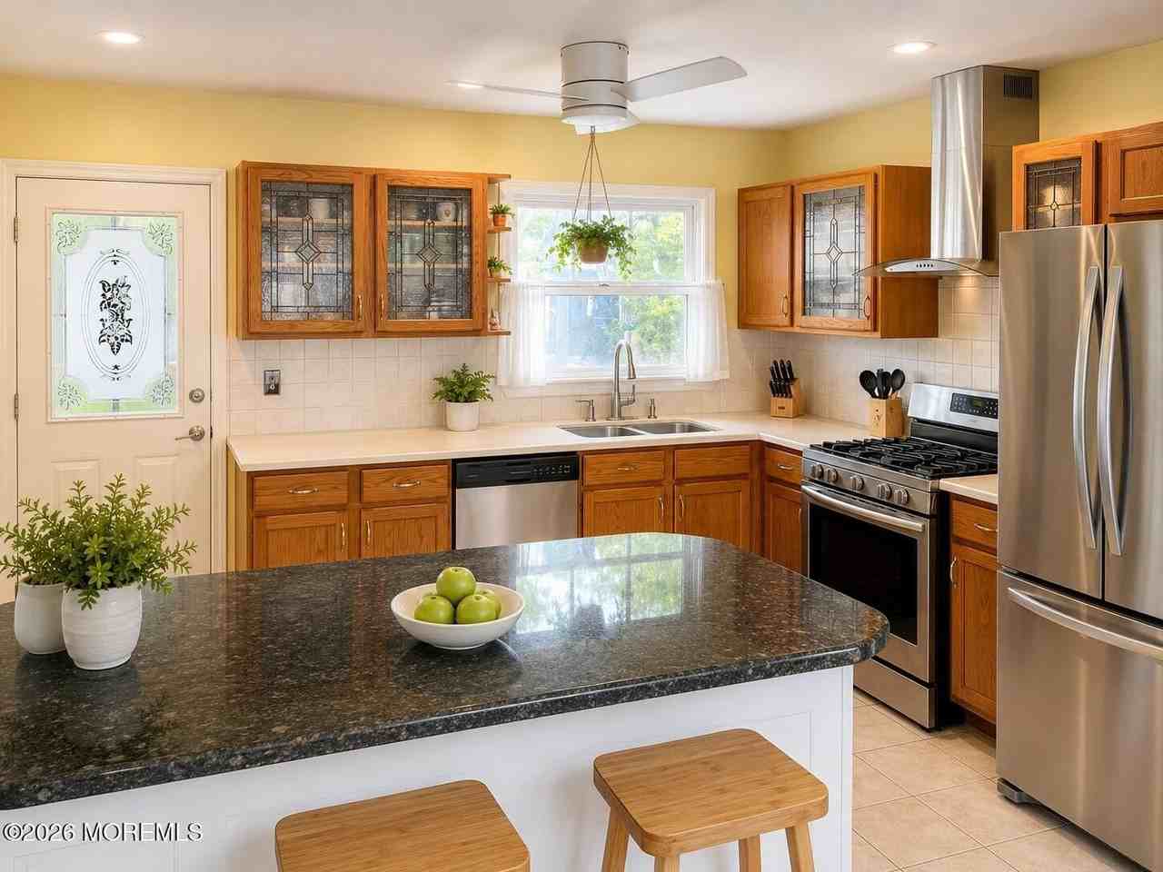 1413 Cypress St - Photo 3 of 9