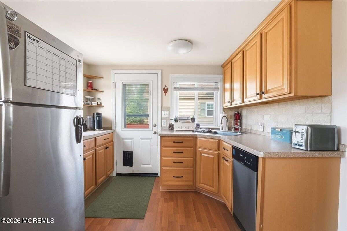 54 Main St - Photo 6 of 28