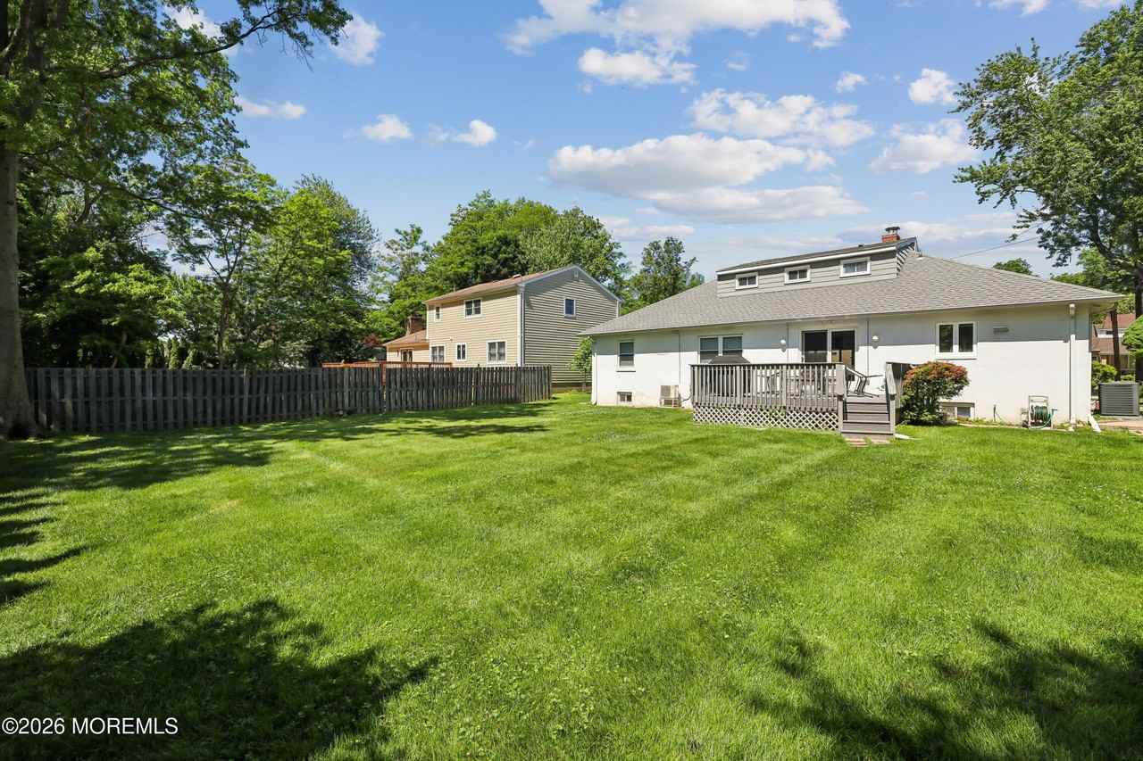 207 Stoughton Ave - Photo 2 of 22