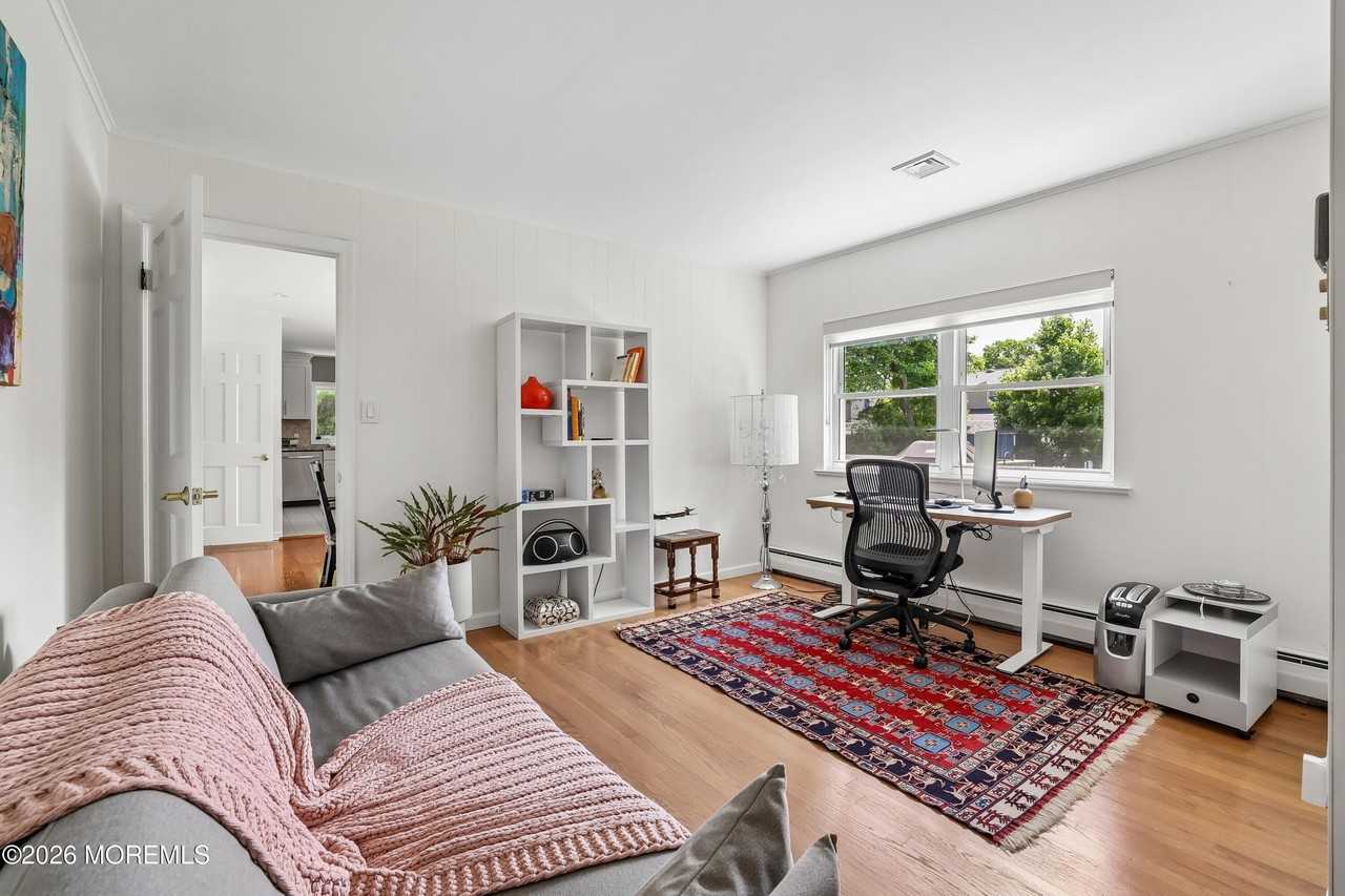 207 Stoughton Ave - Photo 5 of 22