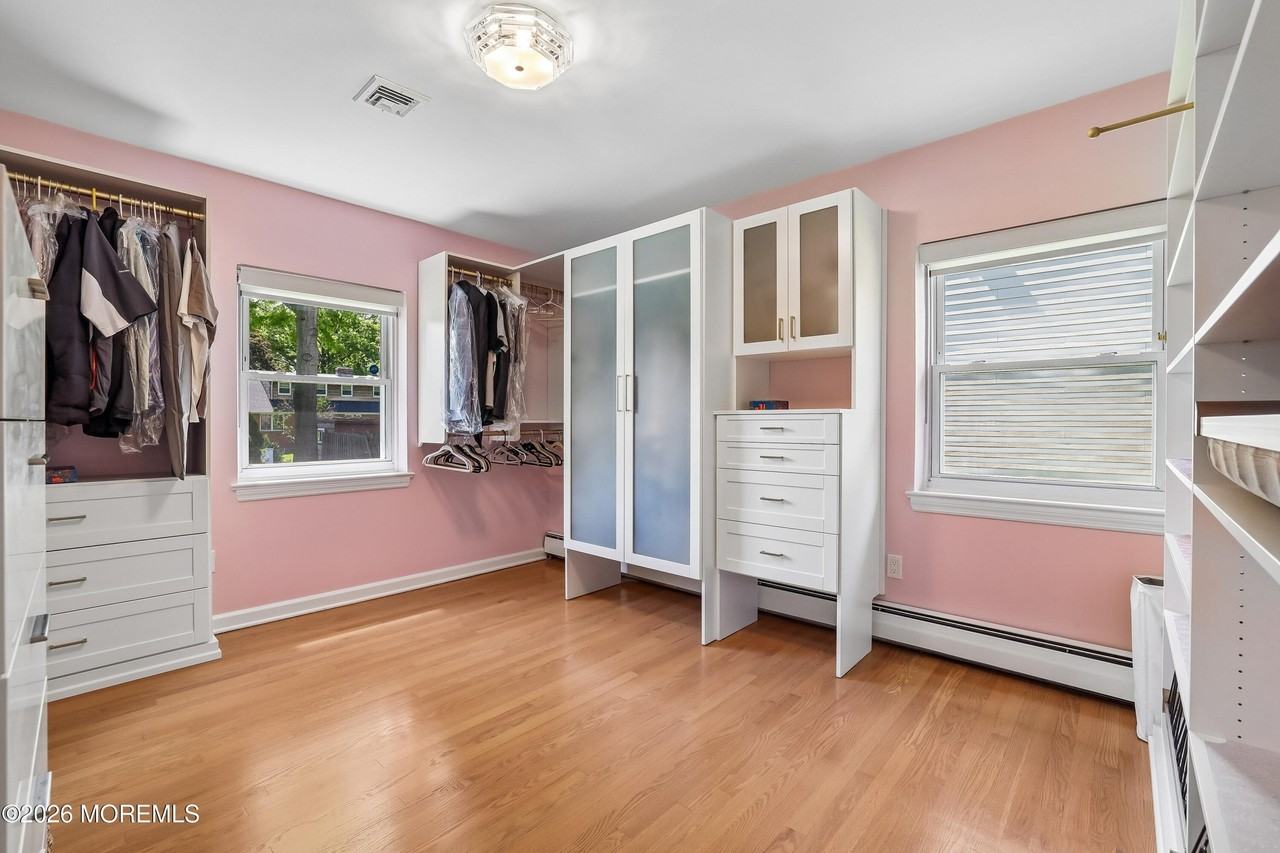 207 Stoughton Ave - Photo 6 of 22
