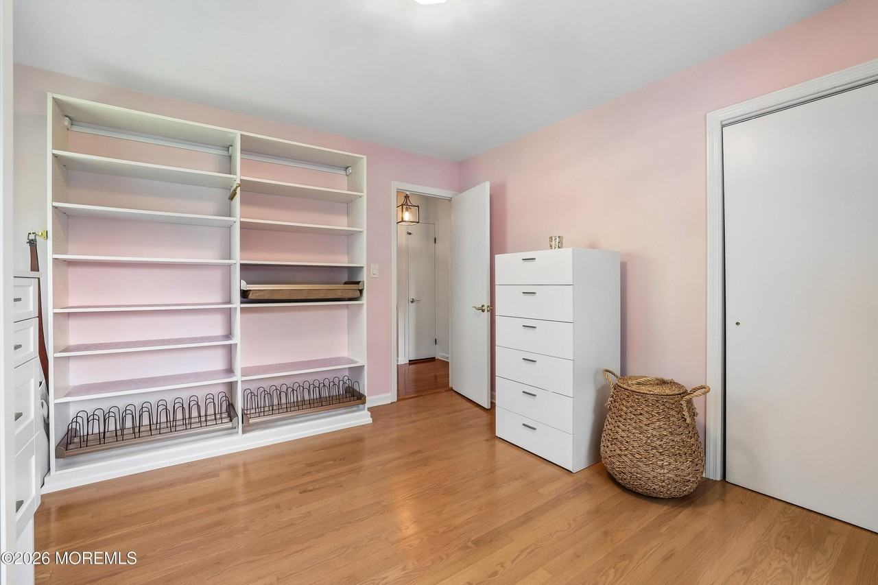 207 Stoughton Ave - Photo 7 of 22