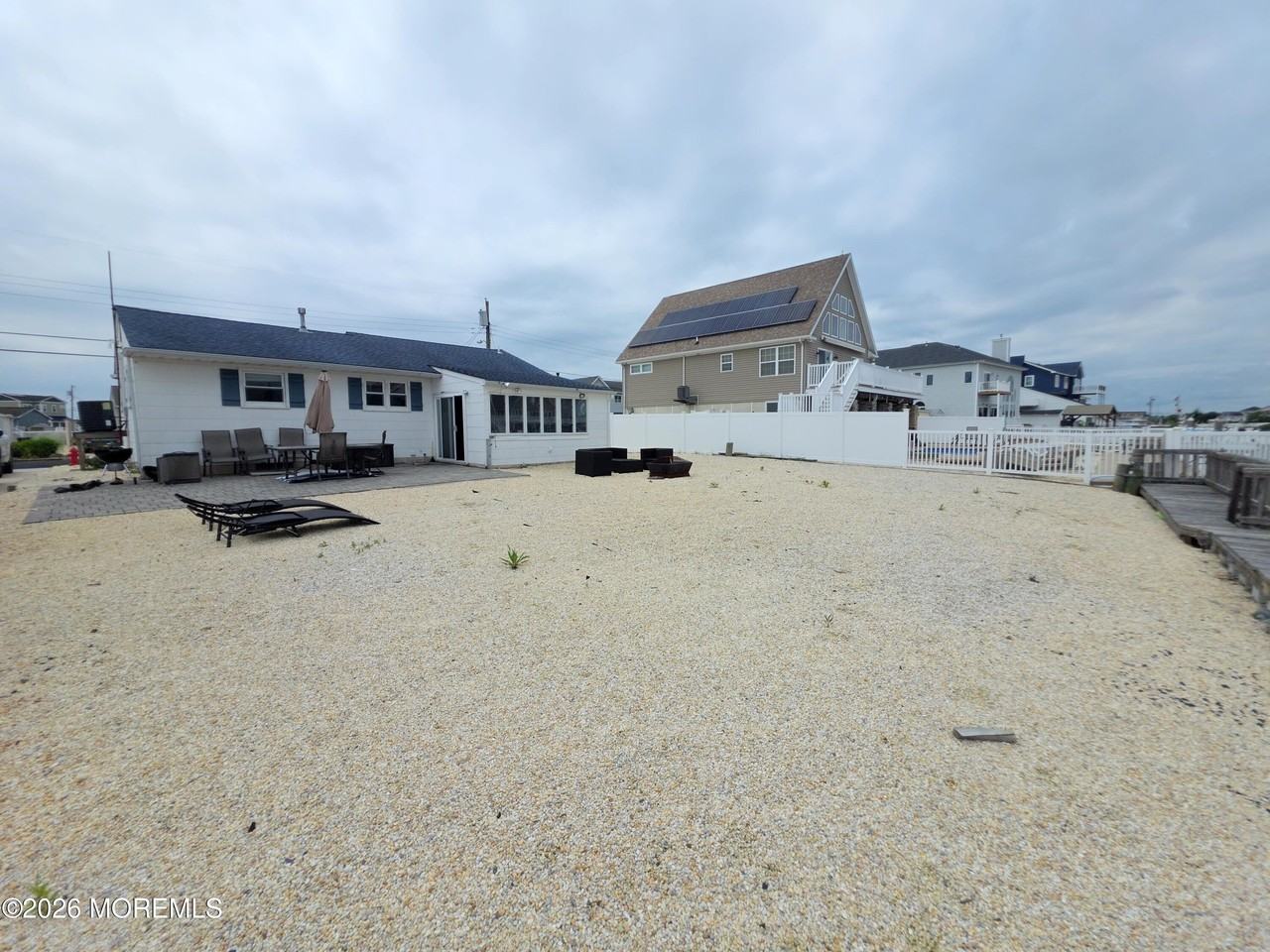 129 E Raritan Dr - Photo 4 of 17