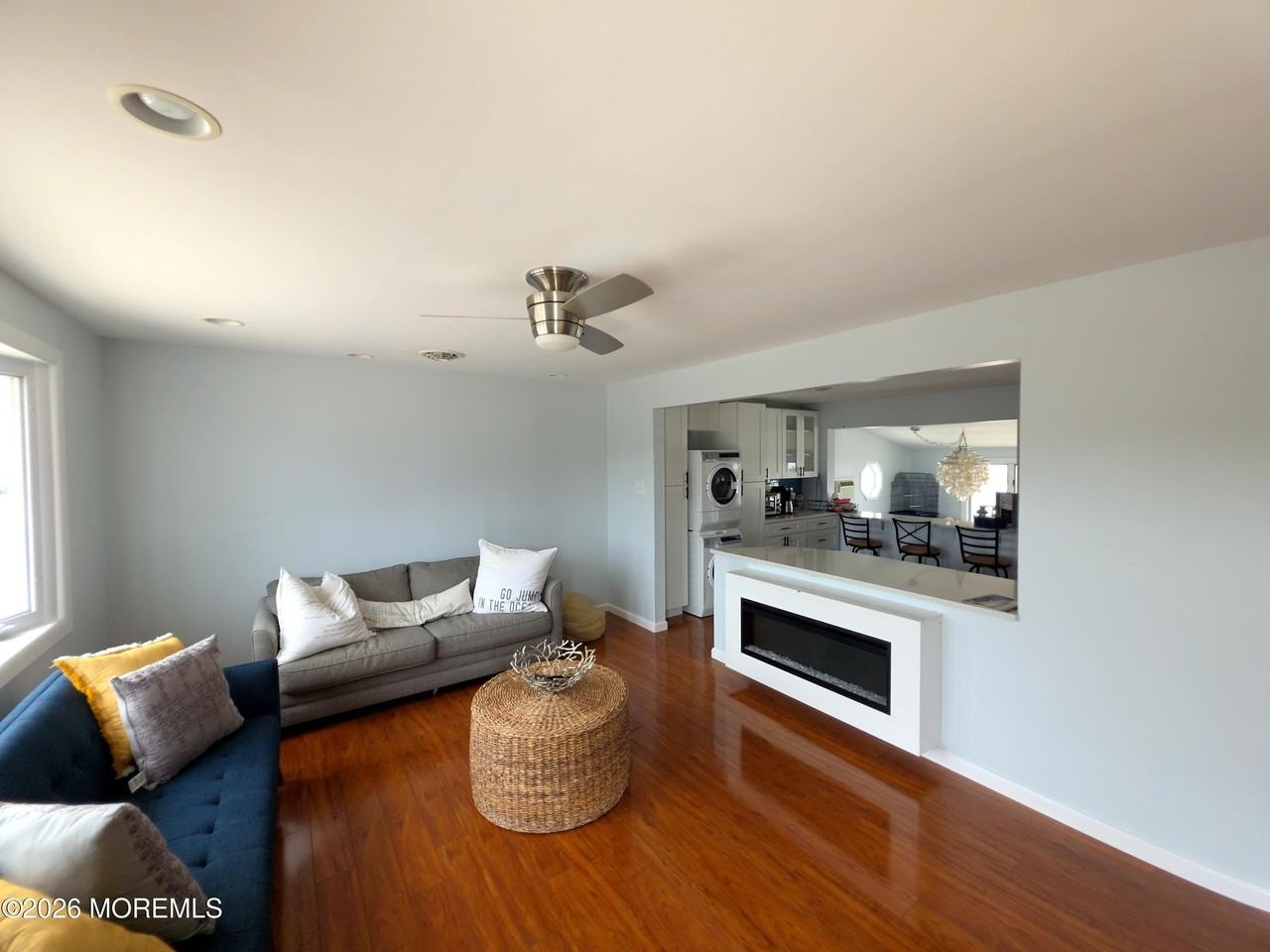 129 E Raritan Dr - Photo 6 of 17