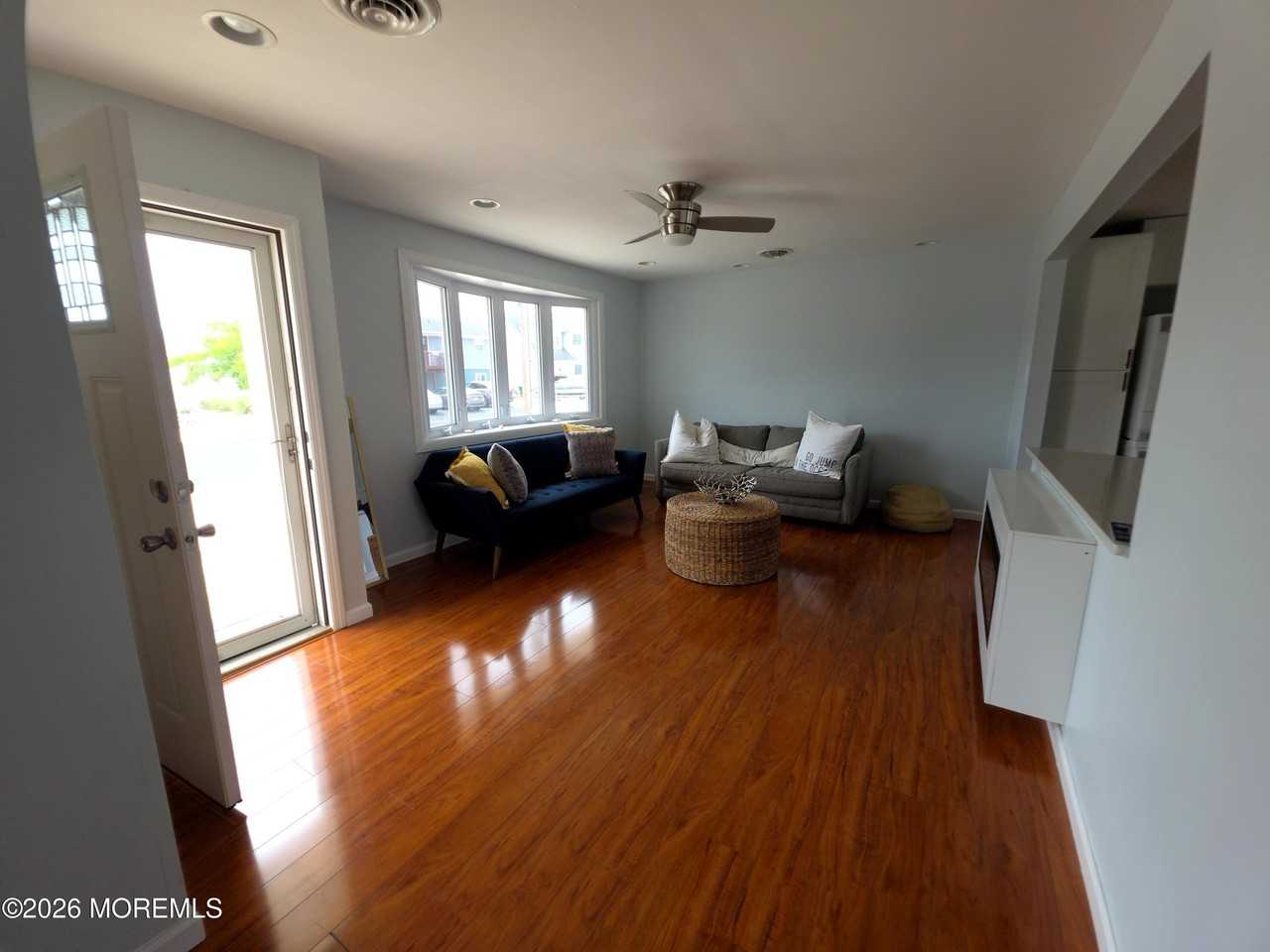 129 E Raritan Dr - Photo 7 of 17
