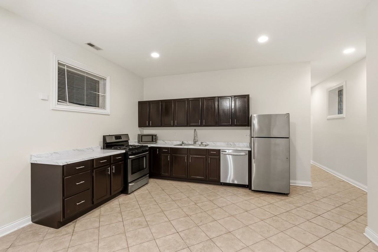 938 N Washtenaw Ave #G - Photo 4 of 14