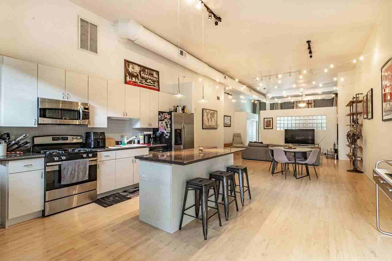 400 N Racine Ave #110B - Photo 3 of 17