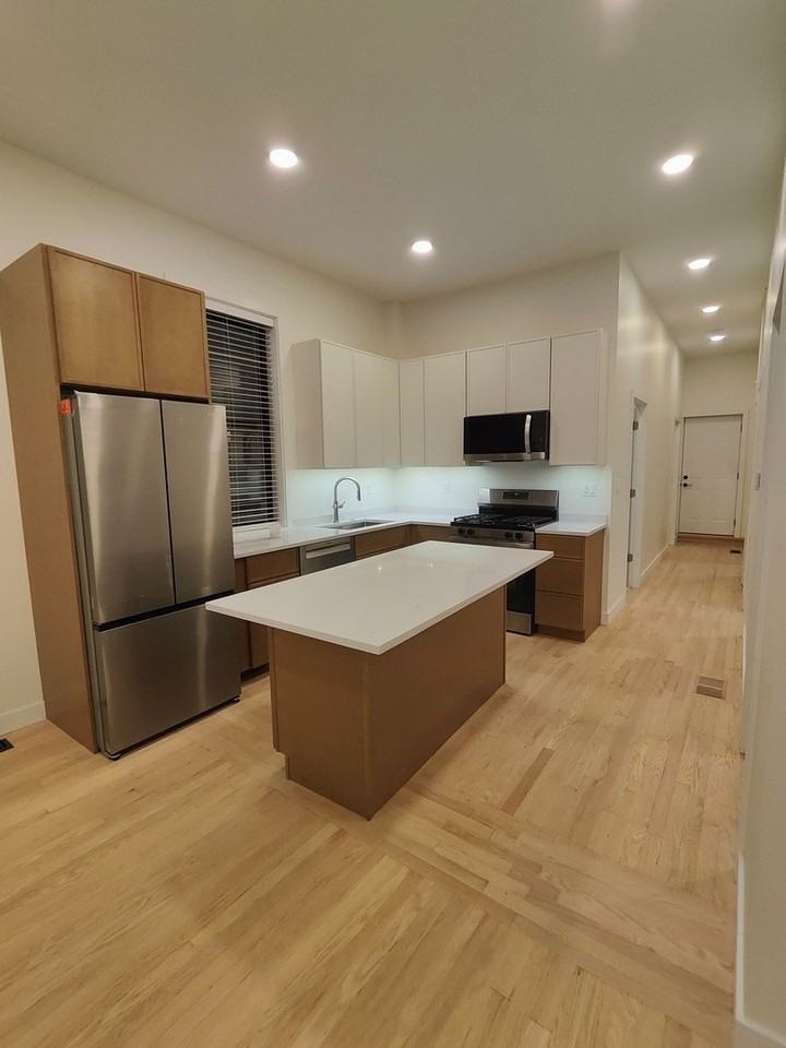 2132 W Potomac Ave #1 - Photo 2 of 11