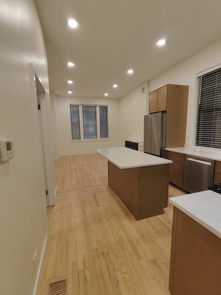 2132 W Potomac Ave #1 - Photo 4 of 11