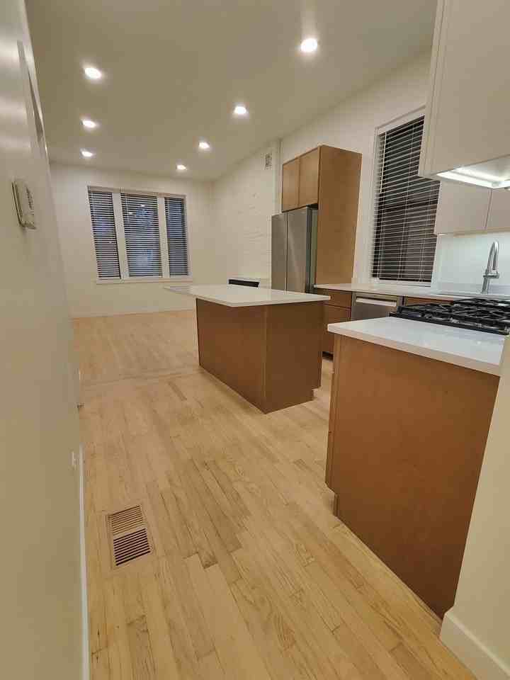 2132 W Potomac Ave #1 - Photo 5 of 11
