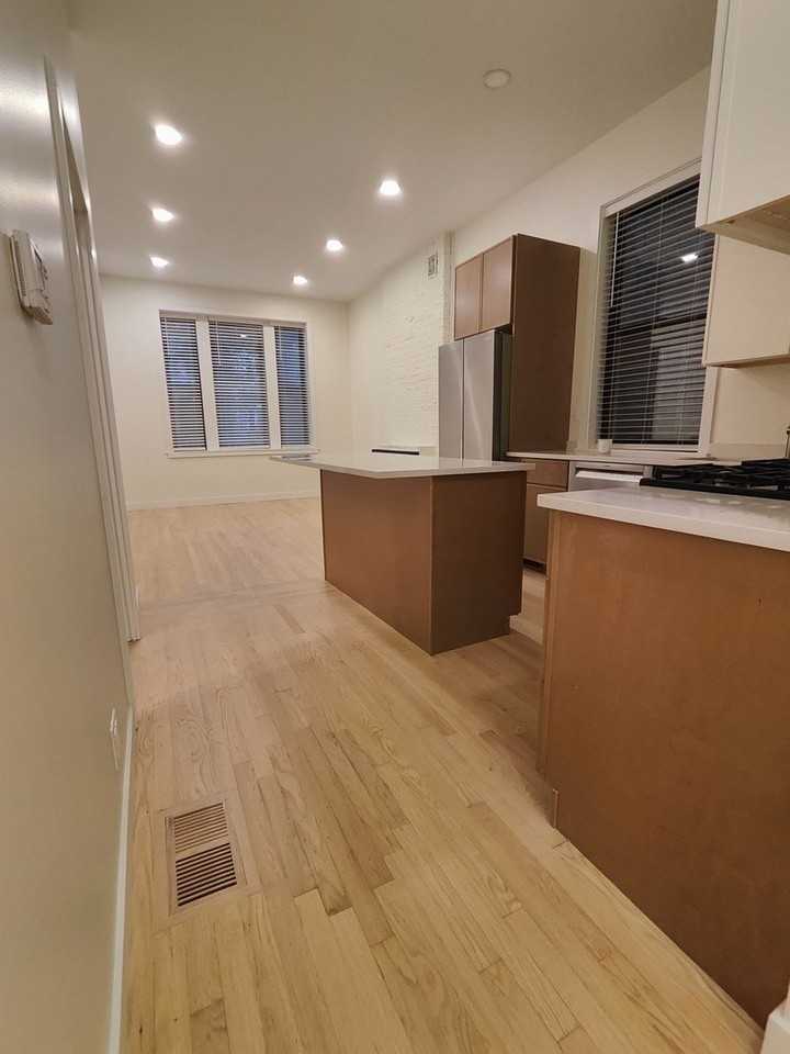 2132 W Potomac Ave #1 - Photo 6 of 11
