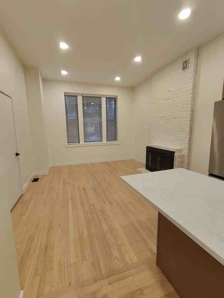 2132 W Potomac Ave #1 - Photo 7 of 11