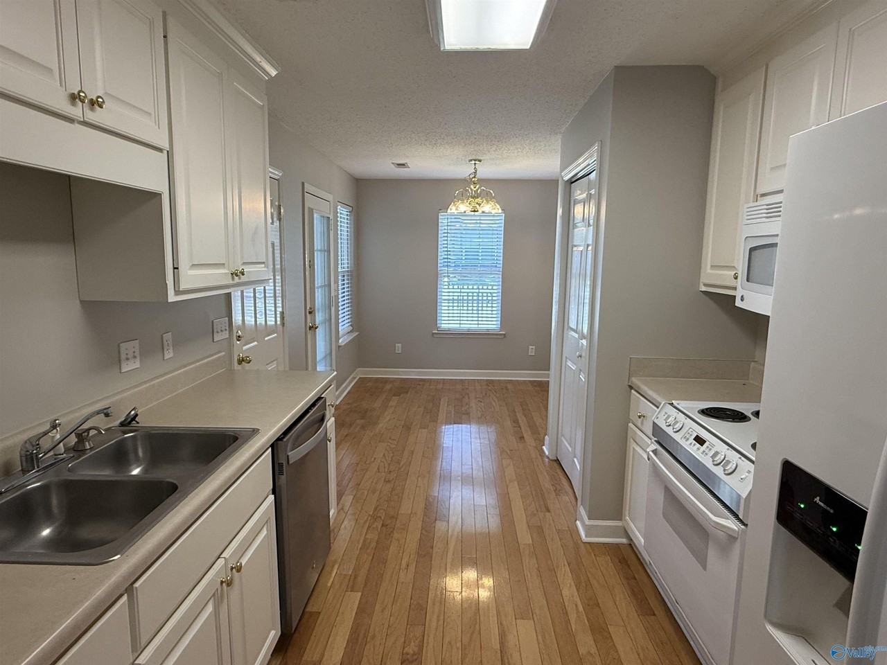 5308 Frankford Dr Se - Photo 5 of 17
