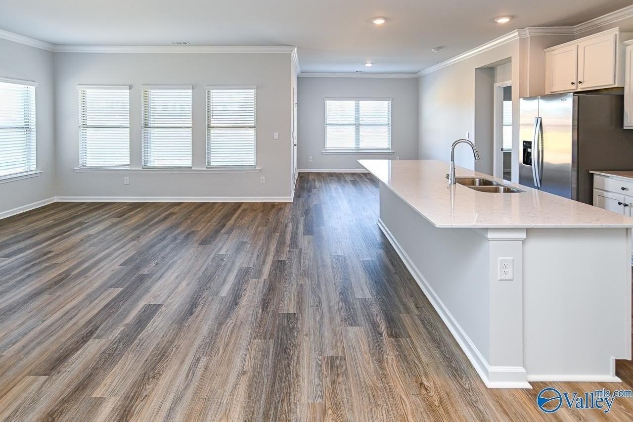175 Foundry St - Photo 4 of 25