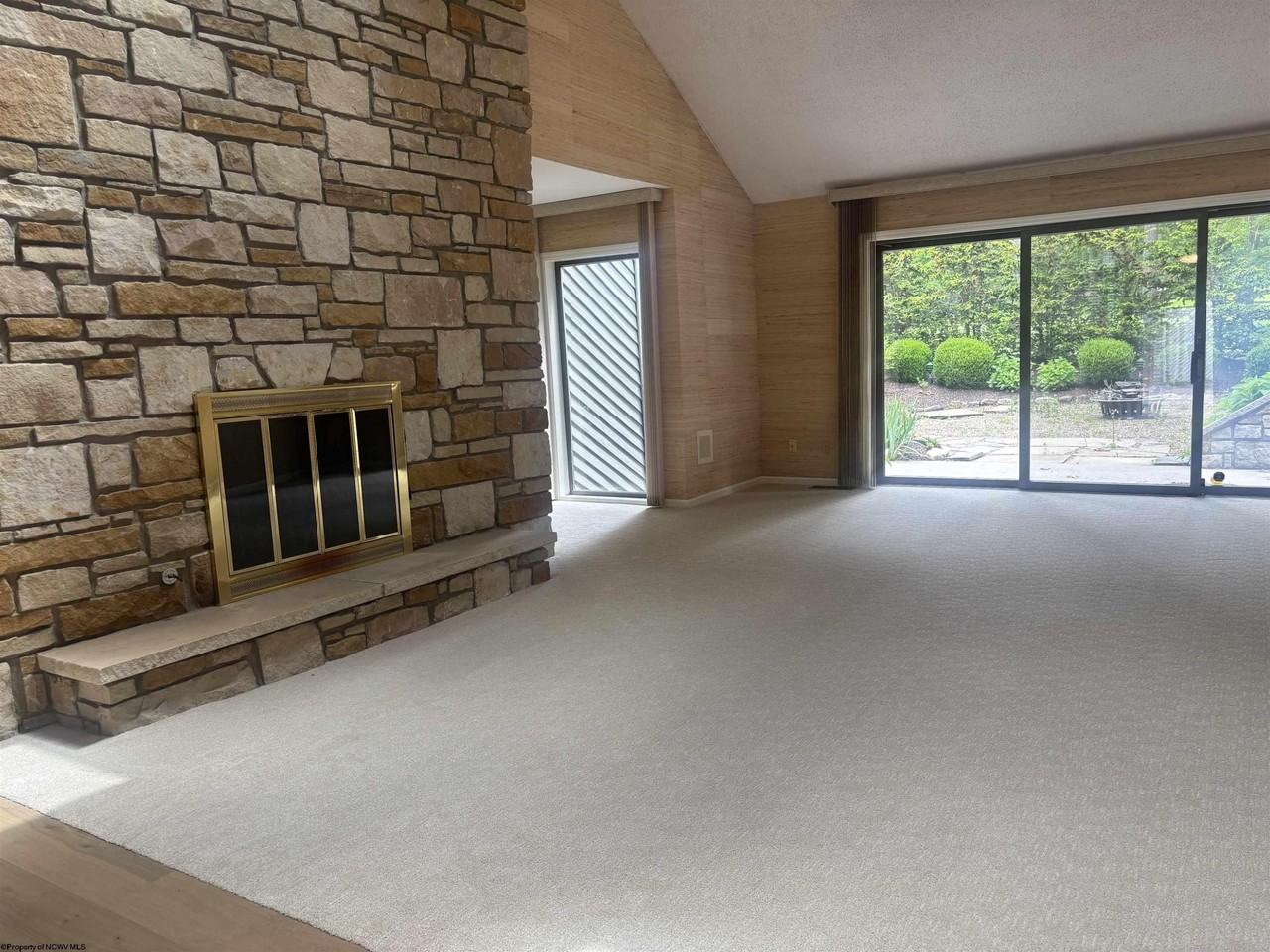104 Lakeview Estate Townhomes - Photo 6 of 29