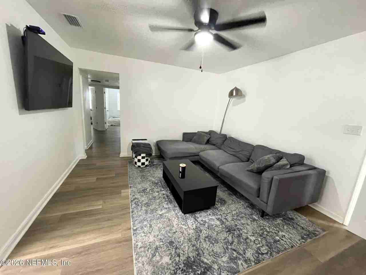 5949 Maple Leaf Dr N - Photo 4 of 11