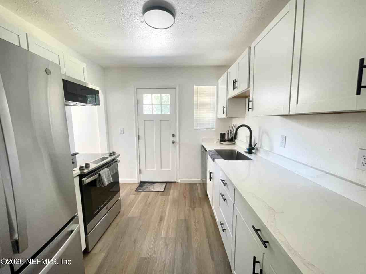 5949 Maple Leaf Dr N - Photo 5 of 11