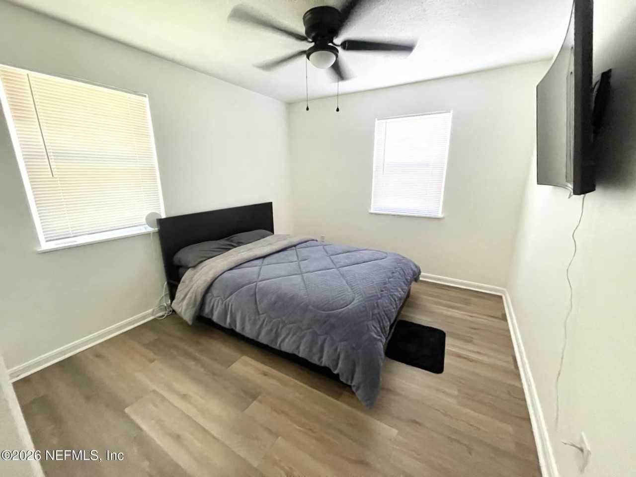 5949 Maple Leaf Dr N - Photo 7 of 11