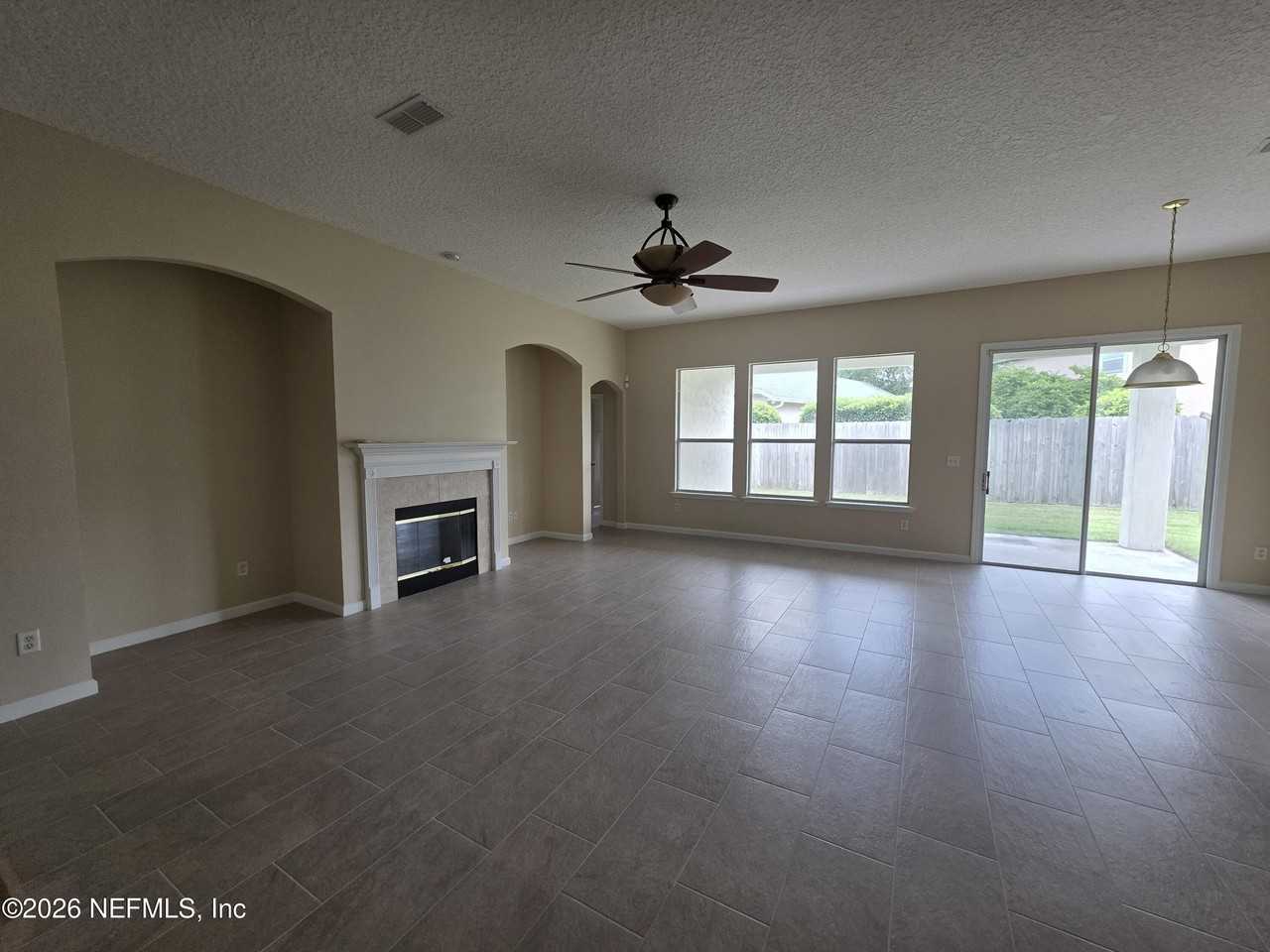 739 Wakemont Dr - Photo 4 of 49