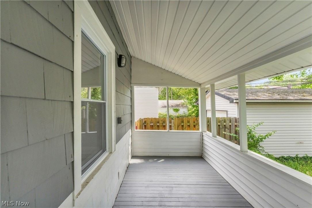 13722 Saybrook Ave - Photo 3 of 27