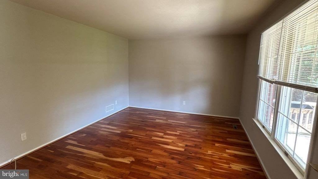 10024 Century Dr - Photo 3 of 23